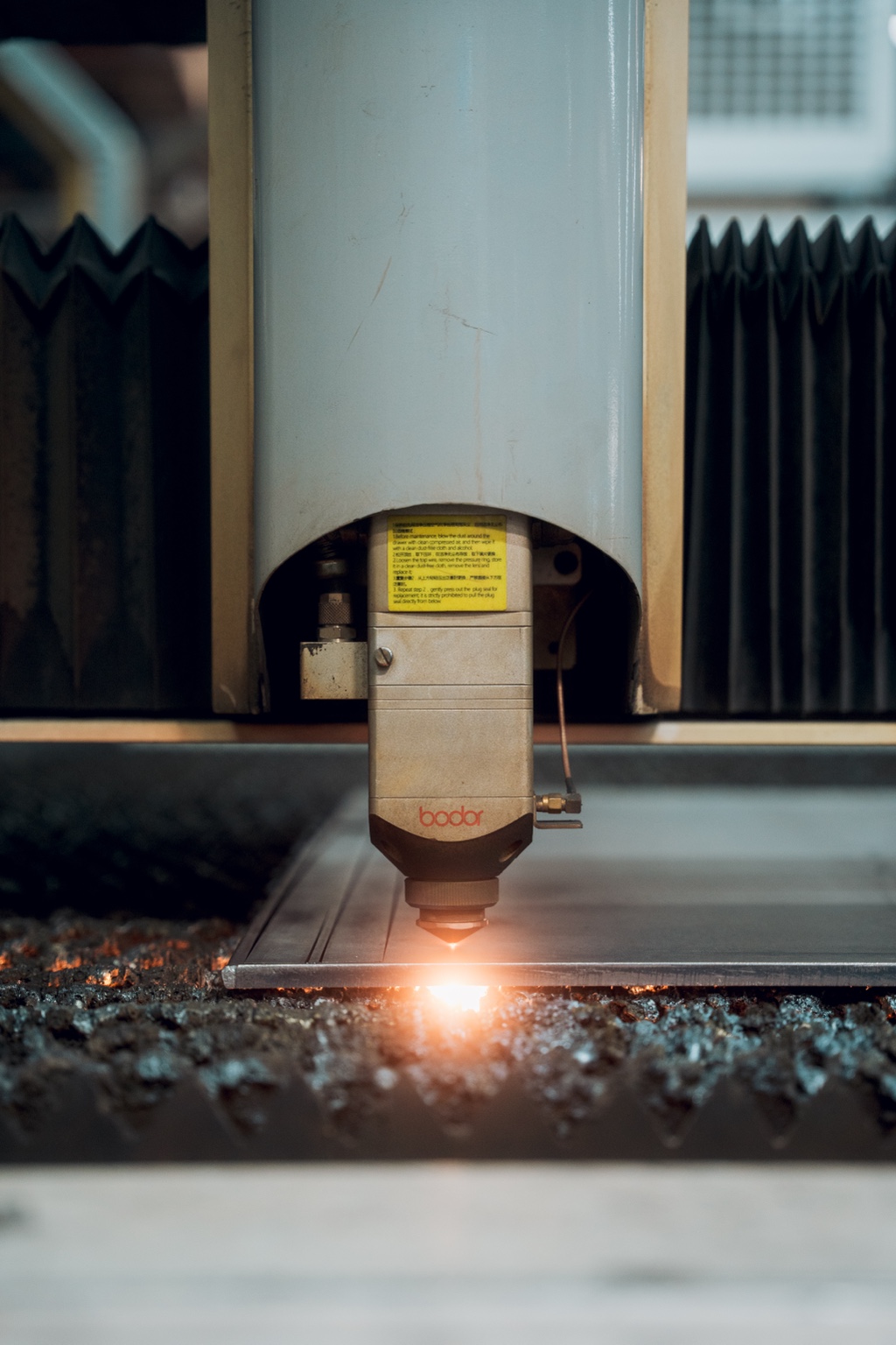Precision production process with an industrial cutting tool